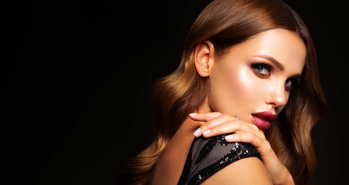 Modelo Com Cabelo Castanho